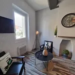 Vivre A Deux Pas Du Palais